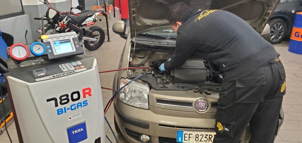 ricarica aria condizionata auto